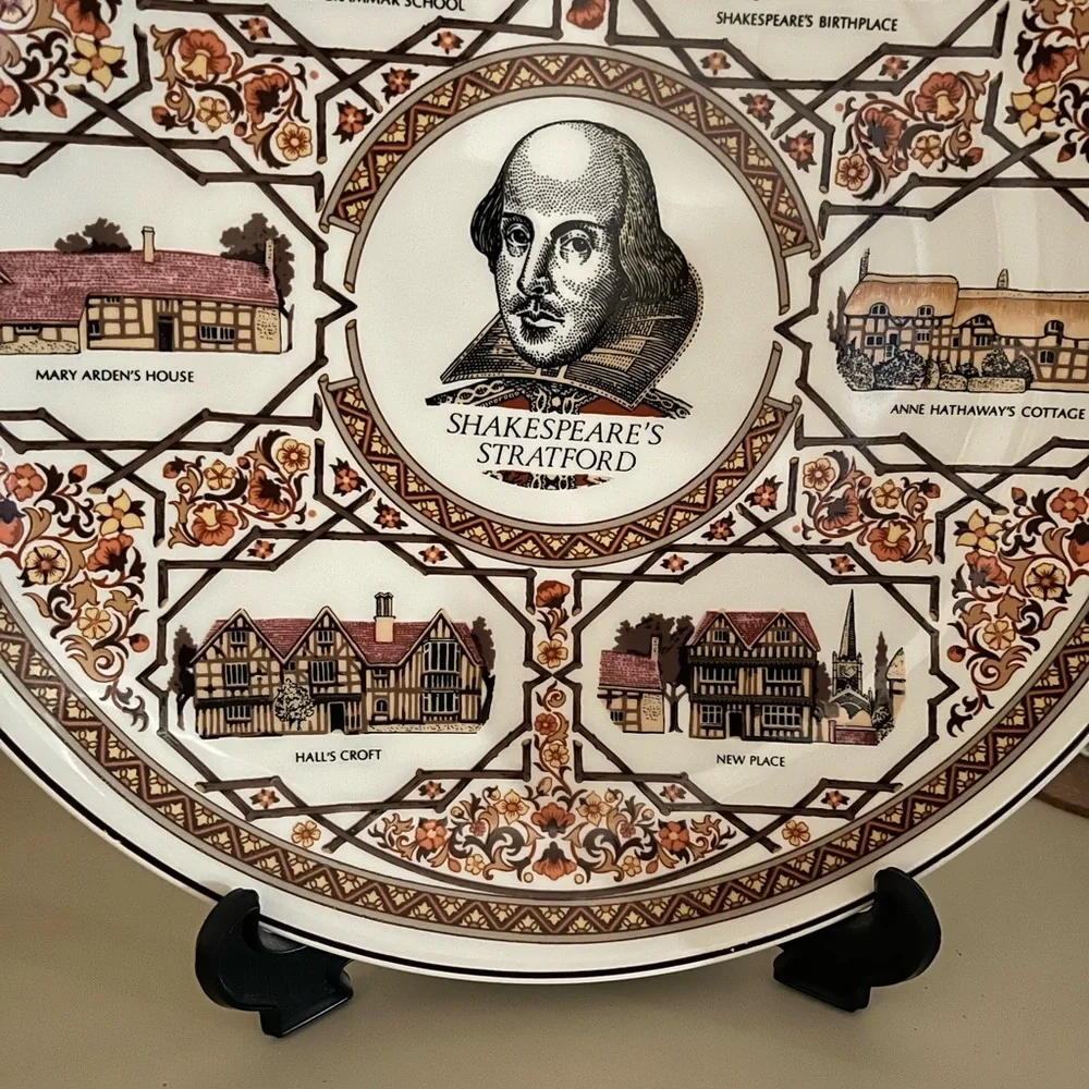 10" plate Wedgewood Etruria & Barlaston features Shakespeare's Stratford 📚🖋️ - Picture 5 of 6